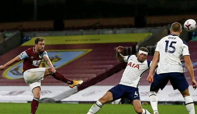  热刺双星连线破城门 孙兴慜助攻理查利森头槌  