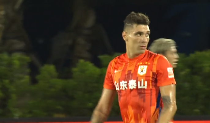  多特队长重伤休战，后防核心恐缺阵三月  