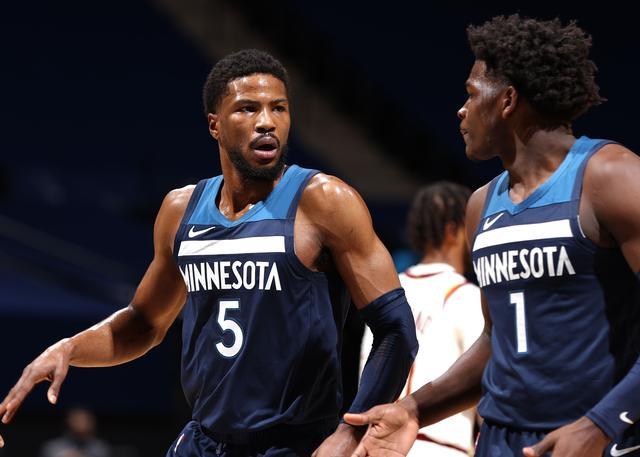  爱德华兹32分森林狼终结掘金十连胜  